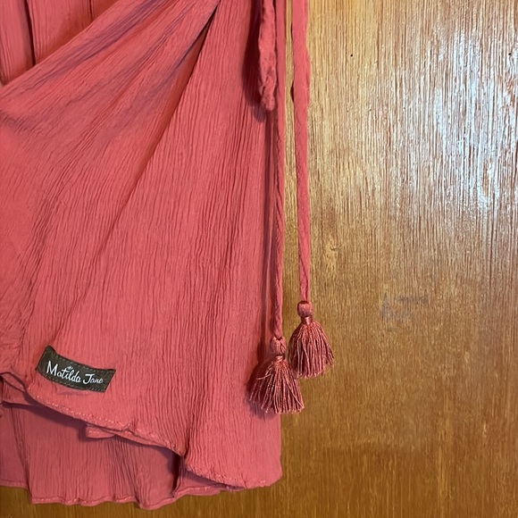 •MATILDA JANE•ROSE WILLOW SWING TOP, V-NECK SIDE TIE TASSLE SIZE MEDIUM EUC - Picture 6 of 6